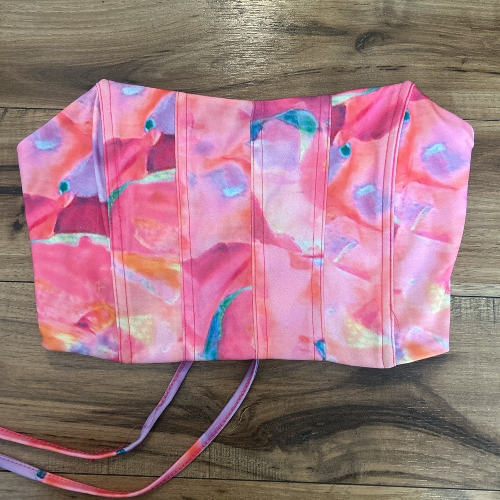 Multi-colored strapless crop